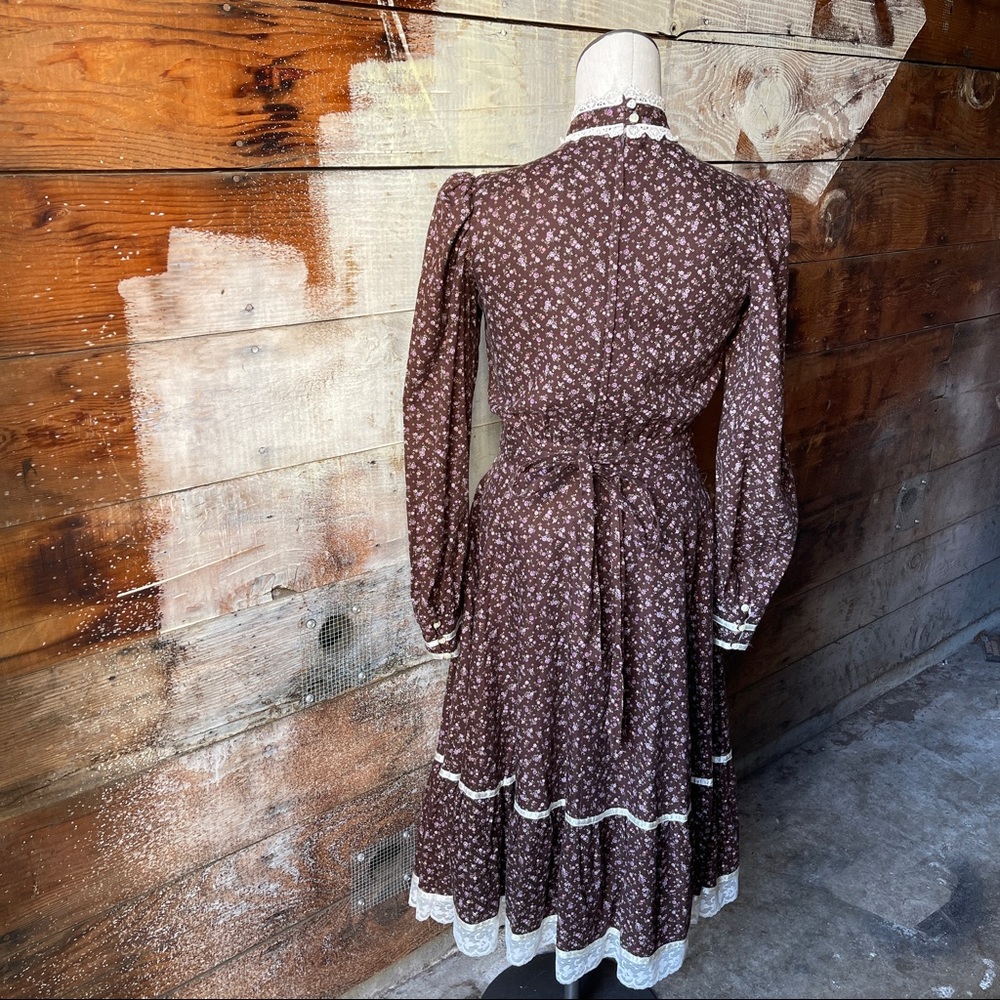 Gunne Sax 1970’s Brown & White Velvet and Lace Floral Print Midi Dress Size 9 - Picture 7 of 12